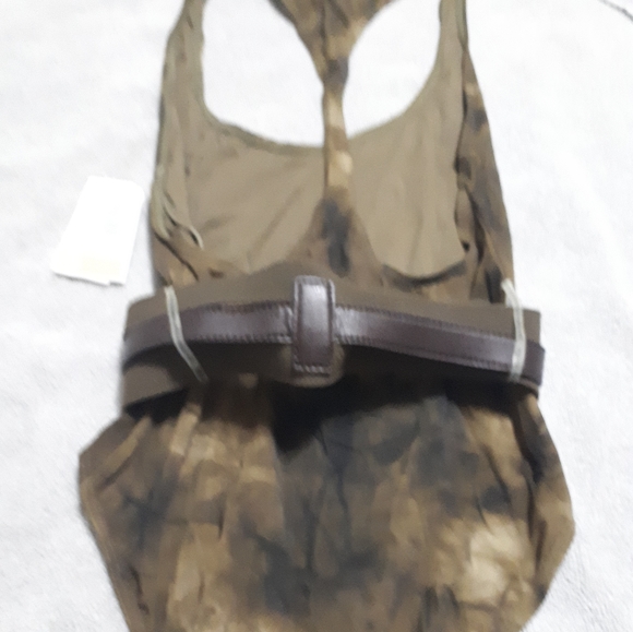 Ladies one piece bathing suit with belt. - Picture 6 of 13